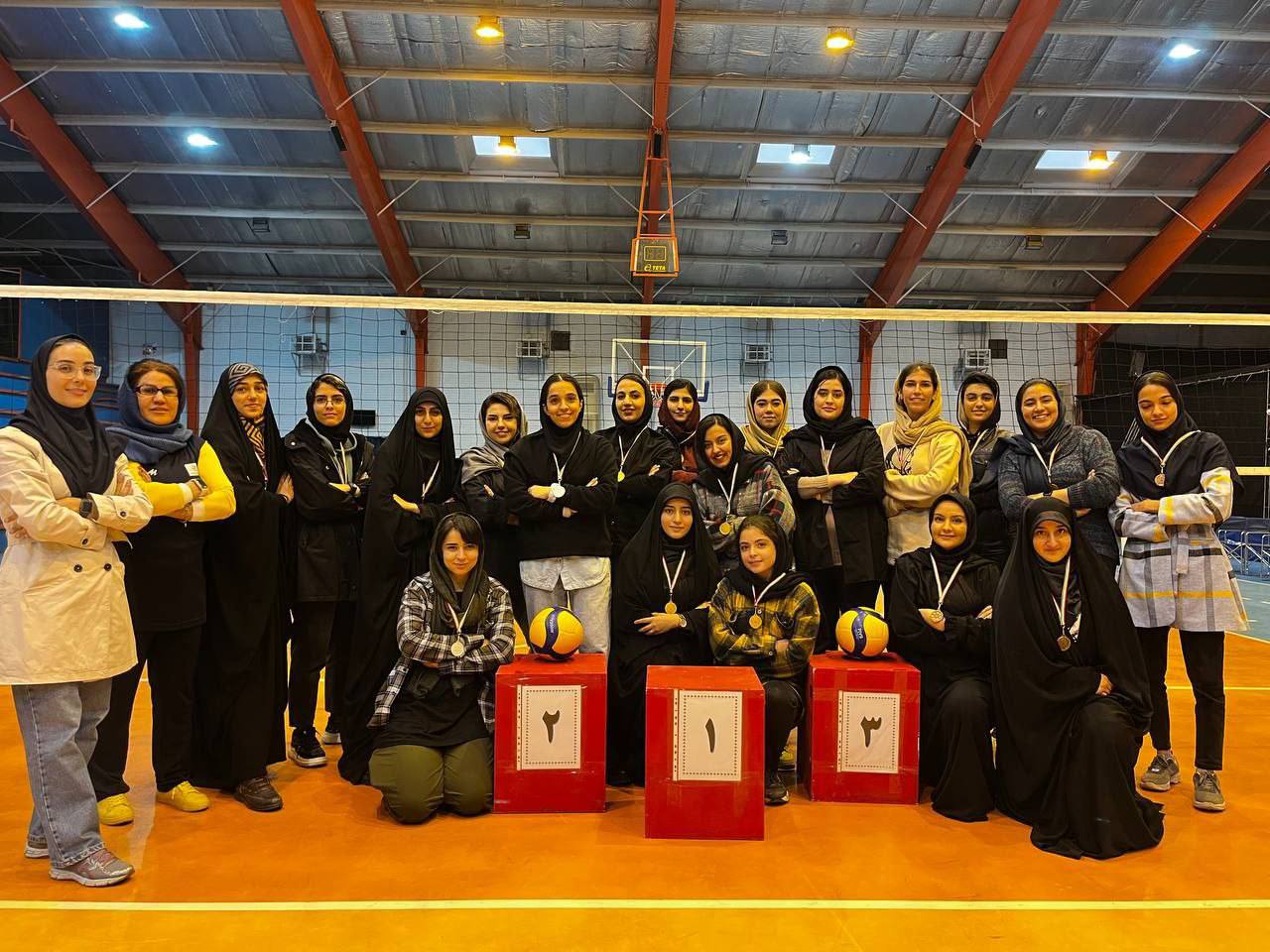 دختران والیبالیست دانشکده در جایگاه سوم دانشگاه