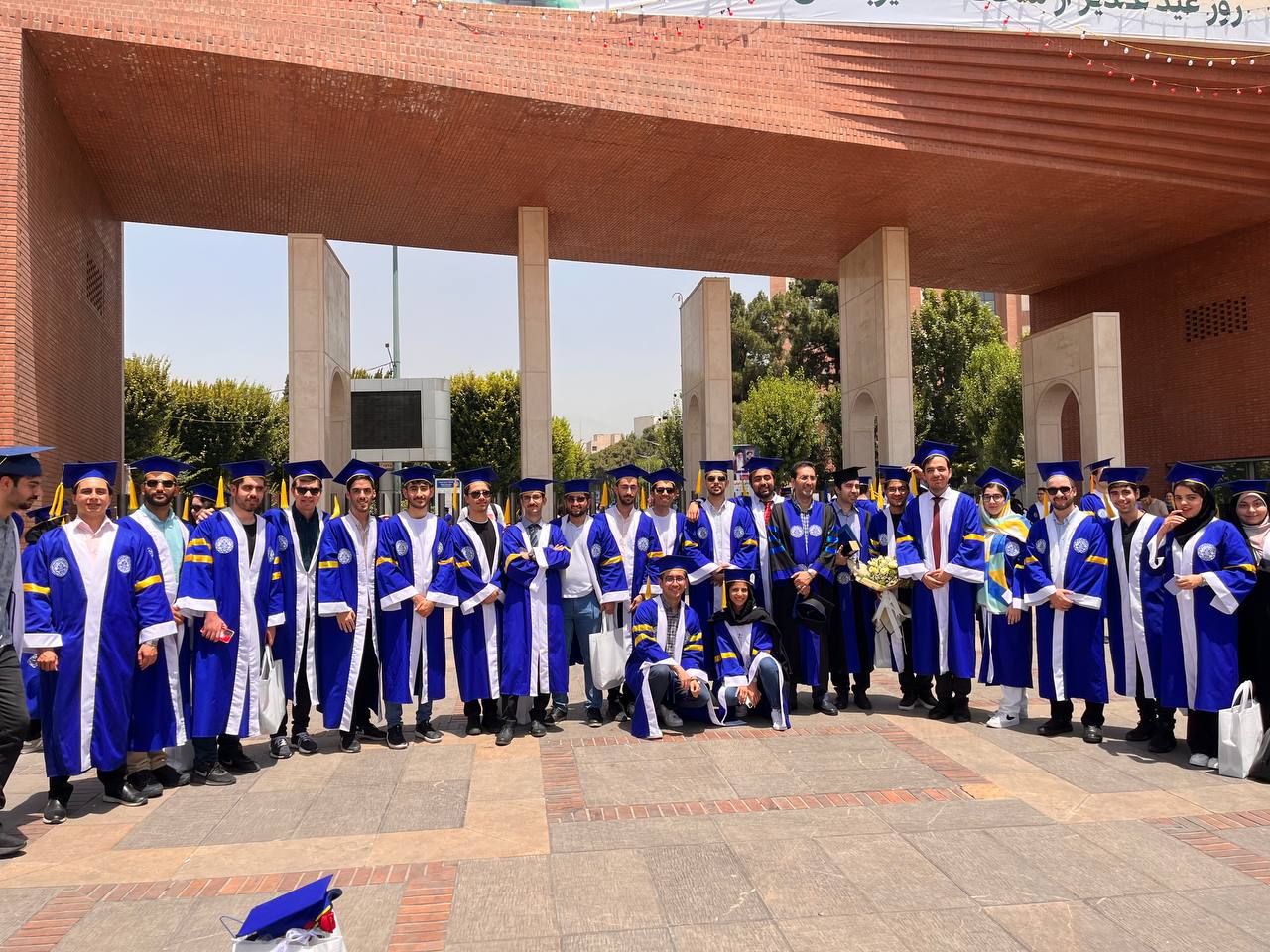 تقدیر از اساتید و فارغ التحصیلان برتر آموزشی